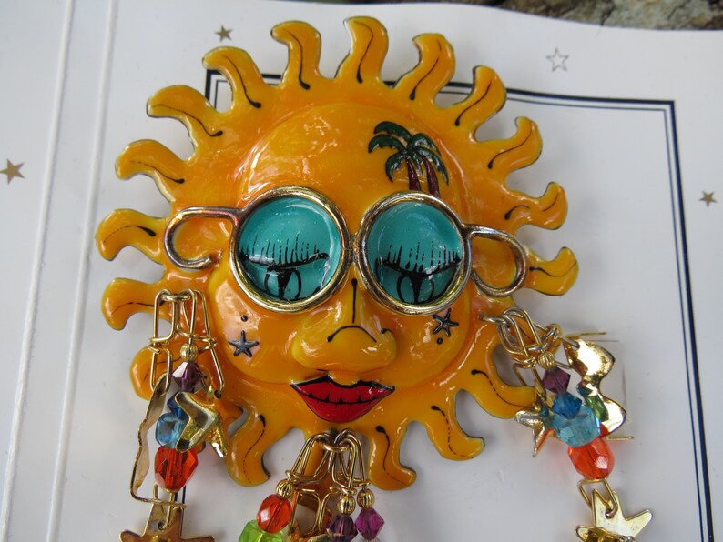 Lunch at the Ritz Enamel Sun Brooch: La Playa Pin, Fun LATR Jewelry bild 4