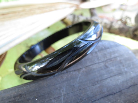 Black Bakelite Bracelet - Carved Antique Bakelite… - image 4
