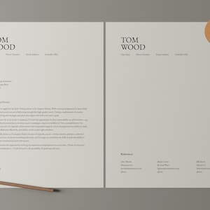Op de afbeelding: Een professionele cv- en sollicitatiebriefsjabloon in een minimalistisch ontwerp. De sollicitatiebrief bevat de tekst "Tom Wood" bovenaan, met contactgegevens eronder. Een potlood ligt in de linker benedenhoek. Een kleine ronde sticker rechts zegt "Included cover letter + reference".