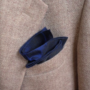 Elegant Dark Blue Textured Silk Pocket Square Handkerchief - Handmade Einstecktuch for Men&#39;s Fashion