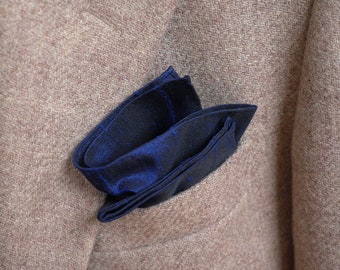 Handmade pocket square / handkerchief (Einstecktuch) in dark blue, textured silk