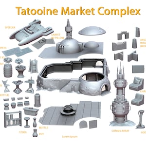 Może przedstawiać: Zestaw 3D-wydrukowanych modeli w miniaturze do gier planszowych, przedstawiający kompleks targowy na Tatooine z budynkami, meblami i akcesoriami. Zestaw zawiera: pojazd typu speeder, stację komunikacyjną, fajkę wodną, dywan, krzesło z poduszką, stołek, garnek, butelkę, półkę, zestaw naczyń do jedzenia, blaty stołów, talerze z jedzeniem oraz elementy ścienne.