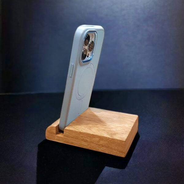 Wooden phone stand. Designer stand. Telefonständer aus Holz. Designerstand