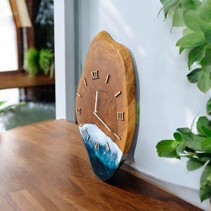 Horloge murale vague océanique, horloge en bois naturel et résine pour bureau ou salon, cadeau de décoration murale artistique pour pendaison de crémaillère ou anniversaire