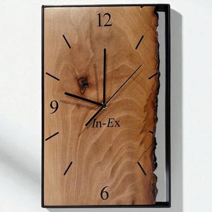 Live Edge Uhr aus Nussbaumholz: Moderne rustikale Wanduhr