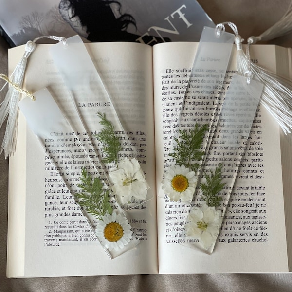 Floral Resin Bookmark | Minimalist | Handmade Gift Ideas | Nature-Inspired | Gift for Her | Mother's Day | Wedding Favor | Valentine's Day