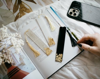 Gold Flakes Resin Bookmark | Cute Bookmark | Book lovers | Gift for her | Handmade | Gift Idea | Books | Artsy | Resin Art | Luxury Bookmark