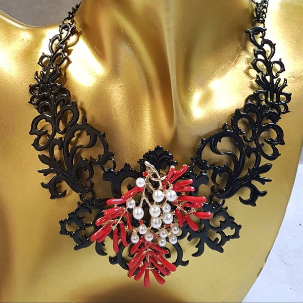 Collier, original, plastron, noir, rouge, corail, perles, mer, soirée, été, baroque, cadeau.