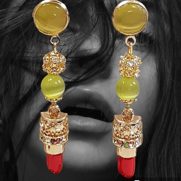 Boucles d'oreilles, original, glamour, rouge à lèvres, éclat, vert, doré, rouge, gemmes  naturelles, soirée, fêtes, cadeau.