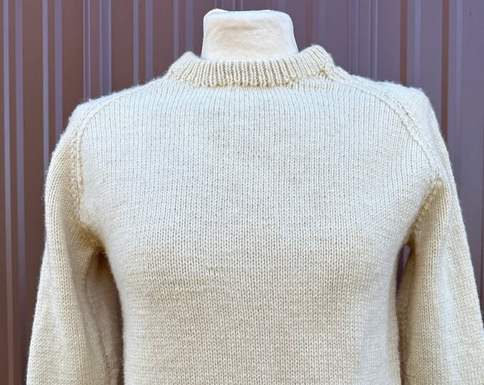 Vintage Handmade Cream Long Sleeve Pullover Sweater with Cableknit Detailed Sleeves
