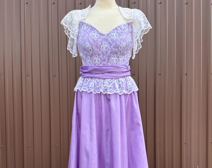 Vintage 70's Lavender Maxi Party Dress with White Lace Bodice and Peplum | size small
