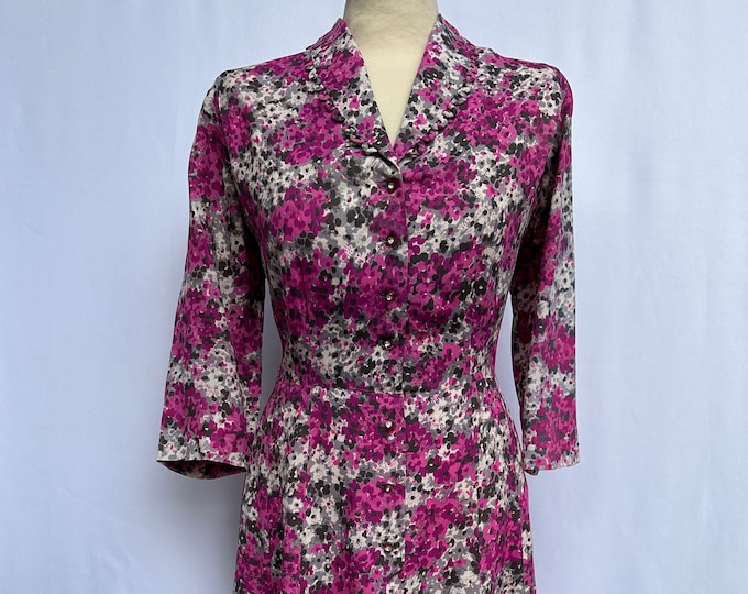 1970’s Fuchsia Floral Print Collared Shirt Dress with Rhinestone Buttons Large