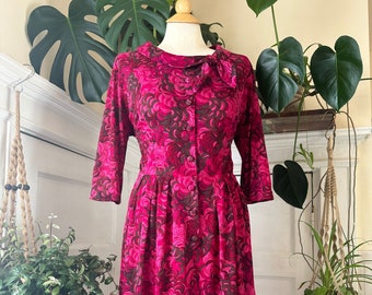 40’s/50’s ‘Caldwell Casuals’ Burgundy Fuchsia Floral Print Button Up Boatneck Dress