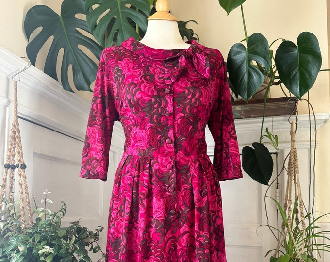 40’s/50’s ‘Caldwell Casuals’ Burgundy Fuchsia Floral Print Button Up Boatneck Dress