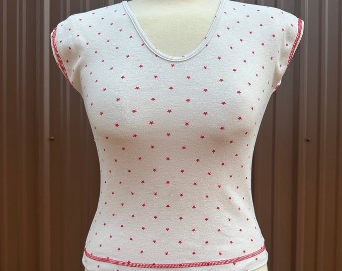 90’s Red Star Print White Cap Sleeve Cropped Baby Tee