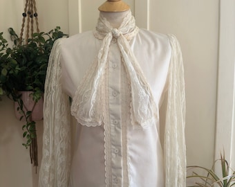 1970er Jahre Gunne Sax Spitze Bischof Ärmel + Musselin Mieder Langarm Button Up Creme Bluse