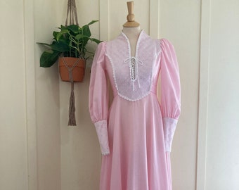 60's/70's Pale Pink and White Gingham Long Sleeve Cottage Prairie Maxi Dress - XS/S