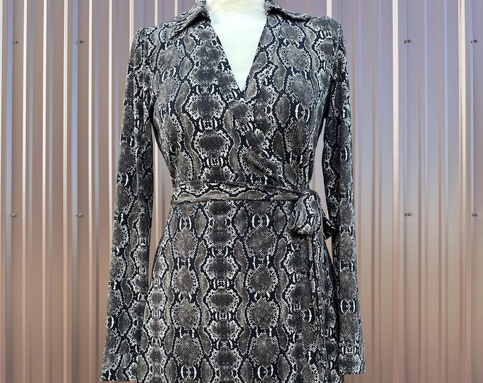 Y2K Calvin Klein Grey Snakeskin Print Long Sleeve Jersey Collared Wrap Dress