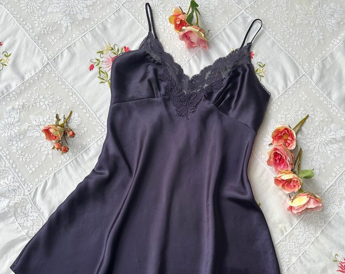 90’s Victoria’s Secret Spaghetti Strap Deep Purple Lace Trim Slip