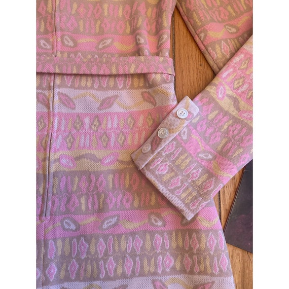 Early 1970's Pale Pink Polyester Abstract Print L… - image 5