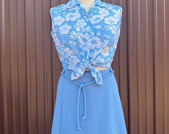 Vintage 70's Baby Blue Retro Floral Print Sleeveless Button Up Blouse | size large