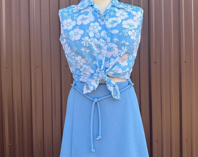 Vintage 70's Baby Blue Retro Floral Print Sleeveless Button Up Blouse | size large
