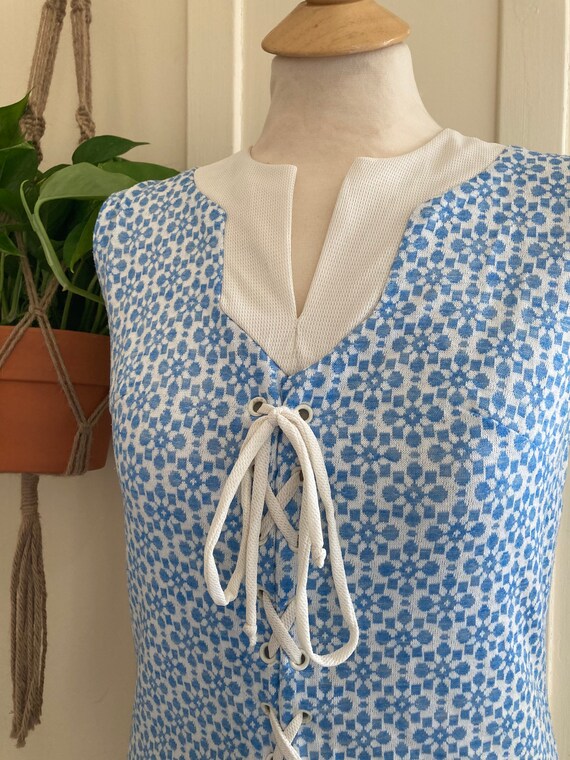 1960’s Baby Blue Printed White Lace Up Front Slee… - image 2