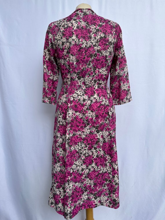 1970’s Fuchsia Floral Print Collared Shirt Dress … - image 9