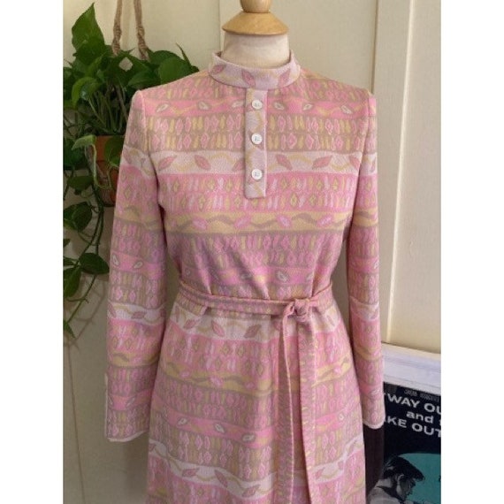 Early 1970's Pale Pink Polyester Abstract Print L… - image 2