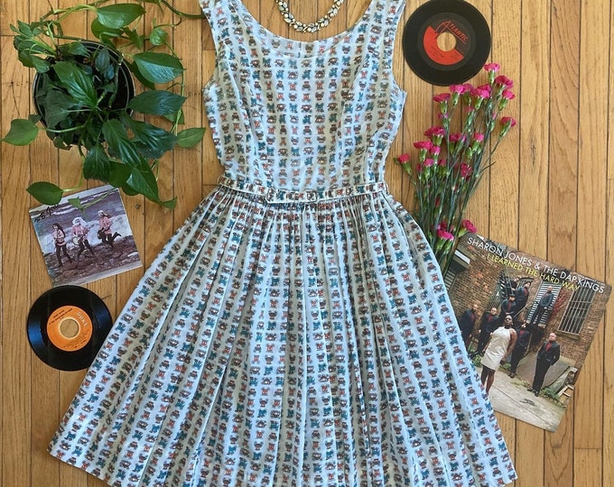 1950's Novelty Carriage Print Sleeveless Dress with Full Pleated Skirt and Matching Belt