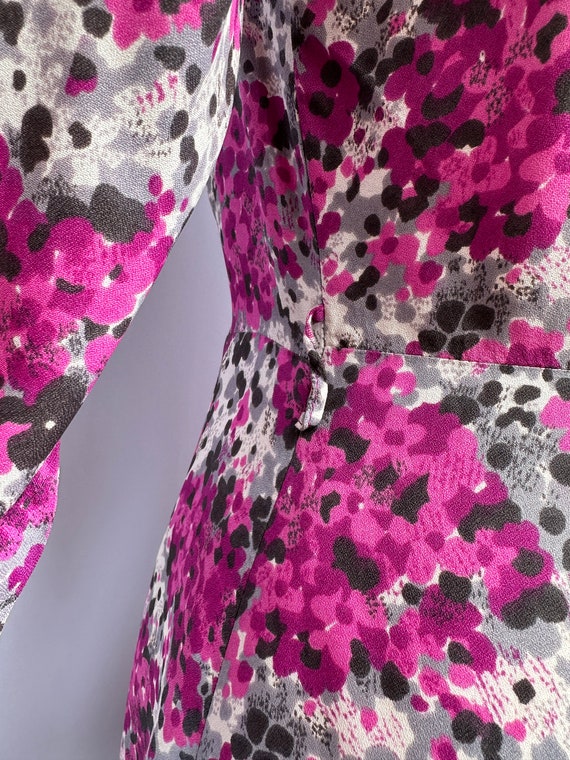 1970’s Fuchsia Floral Print Collared Shirt Dress … - image 8