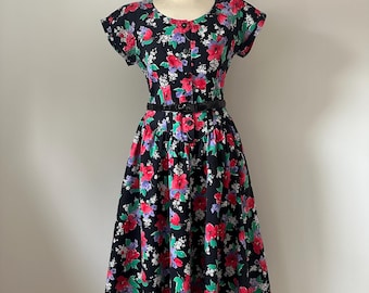 80年代後半～90年代初頭のヴィンテージ 花柄コットン フィット＆フレアワンピース by Paquette Too
