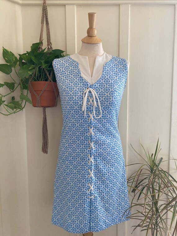 1960’s Baby Blue Printed White Lace Up Front Slee… - image 1