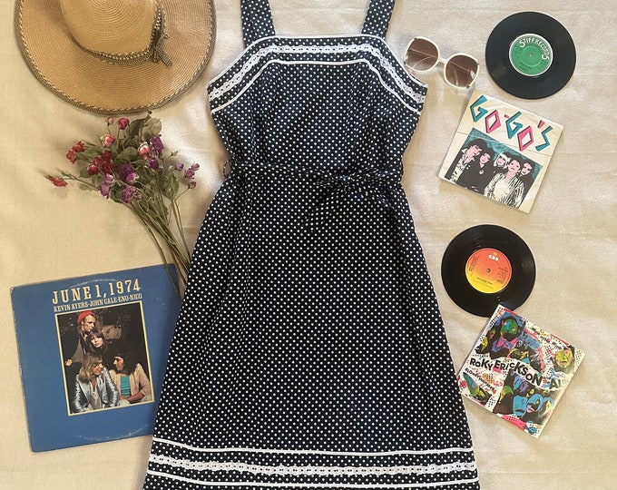 1970’s Cotton Polka Dot Sleeveless Summer Picnic Dress with Eyelet Lace Trim