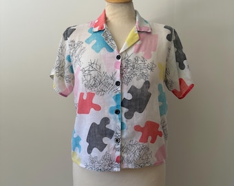 Blusa vintage de los años 90 con estampado abstracto y original estilo Los Ángeles.