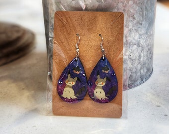 Pendientes fantasma Mimikyu: joyas de madera con forma de lágrima para videojuegos