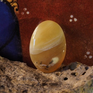 Tanzanian honey opal, dendritic opal