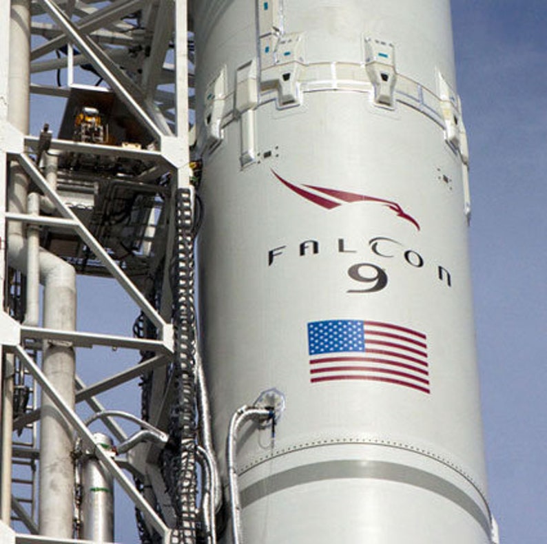 End launch. Falcon 9 logo.