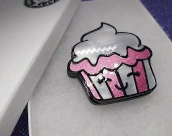 Kawaii cupcake brooch