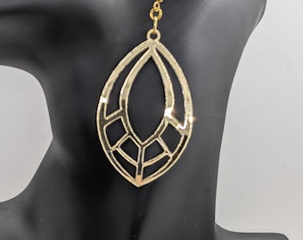Gold earrings,gold,gold jewelry,shiny jewellery,lasercut earrings,acrylic earrings,fun earrings,glitter earrings,sparkly earrings