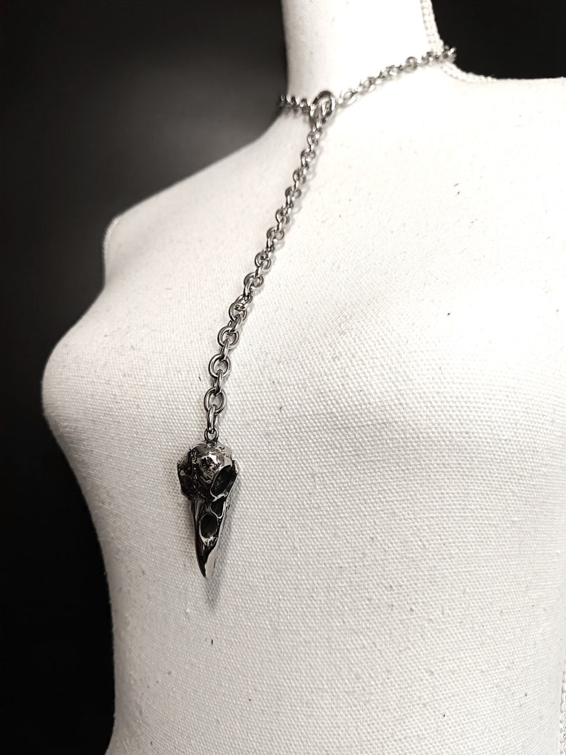 Slip chain in stainless steel with crow skull and open o-ring image 5