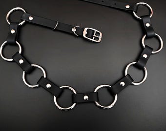 Traditional goth multi o-rings belt