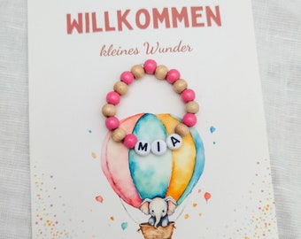 Postkarte zur Geburt mit personalisiertem Baby Armband in Wunschfarbe