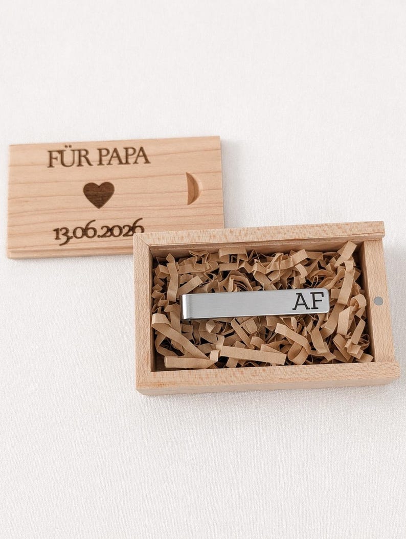 Gravierte Krawattennadel zur Hochzeit mit Initialen - Brautvater Geschenk zur Hochzeit