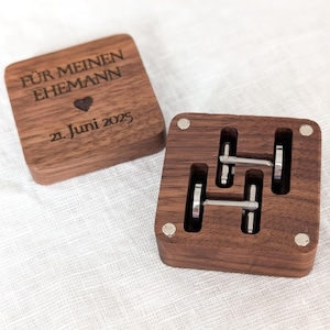 Gravierte Walnuss-Holzbox mit der Aufschrift „Für meinen Ehemann“ neben Edelstahl-Manschettenknöpfen – personalisiertes Hochzeitsgeschenk für Männer.