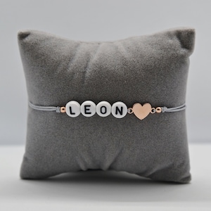 Personalisiertes Buchstaben Armband mit Herz & Perlen – Perfektes Geschenk zur Geburt, Valentinstag und Muttertag