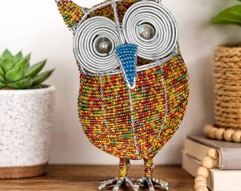 Escultura de búho artesanal sudafricana hecha a mano con alambre y cuentas / Arte africano colorido con cuentas
