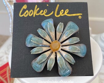 Lovely Genuine Crystal Flower Brooch Pin one of a kind find