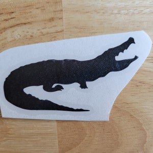 Alligator Crocodile Vinyl Decal 22 colors 10 sizes to choose Sticker Car Truck Phone Laptop Decal Window Sticker