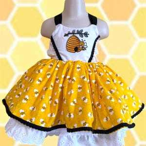 Vestido acolchado hecho a mano de Abejita chiquitita imagen 1